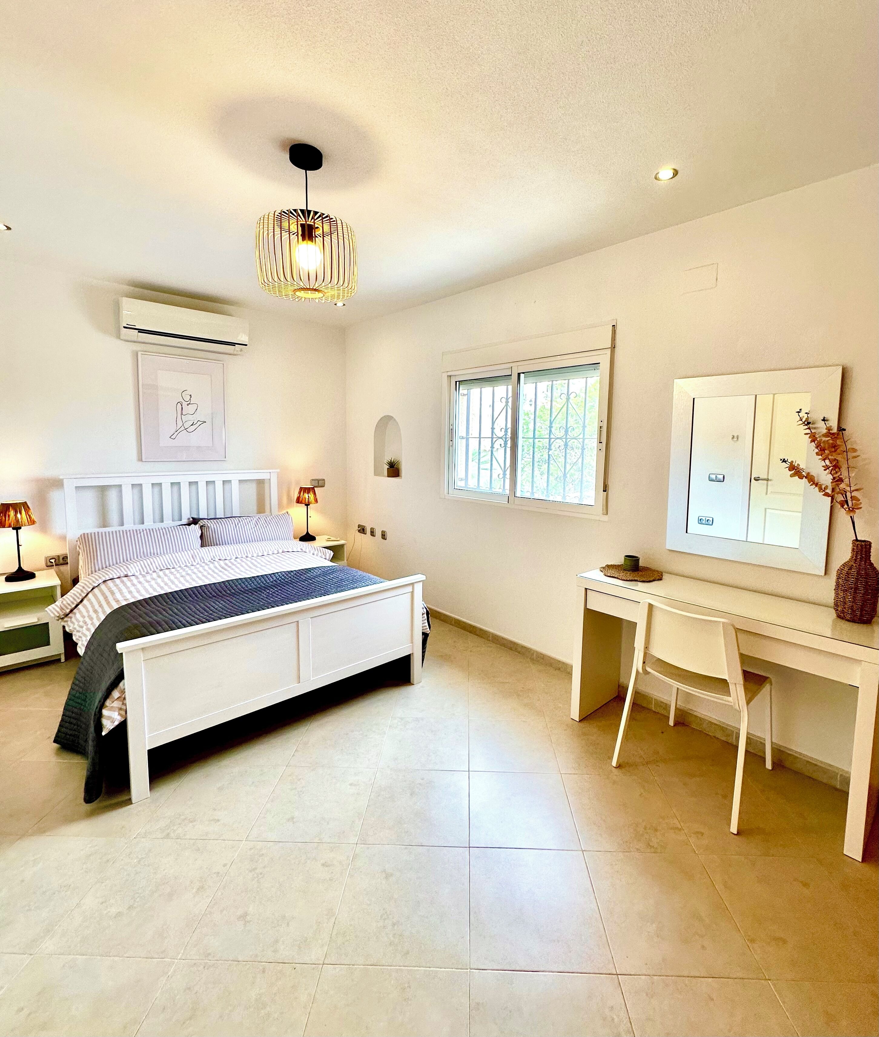 6 slaapkamers, een kluis op de kamer, een strijkplank/strijkijzer