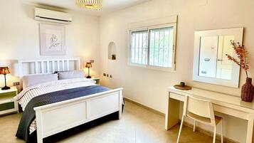 6 slaapkamers, een kluis op de kamer, een strijkplank/strijkijzer