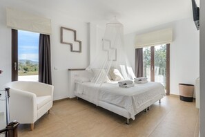 4 bedrooms, in-room safe, free WiFi, bed sheets