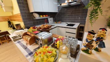 Fridge, coffee/tea maker, electric kettle