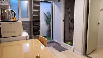 Family Room | Hypo-allergenic bedding, soundproofing, free WiFi
