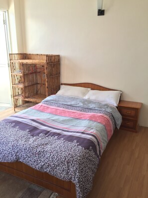 Basic Double or Twin Room | Rollaway beds, free WiFi - Green Mandala Inn (Burhanilkantha)