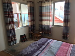 Chambre de base double ou avec lits jumeaux | Lit d’appoint (supplément), accès au Wi-Fi (inclus)