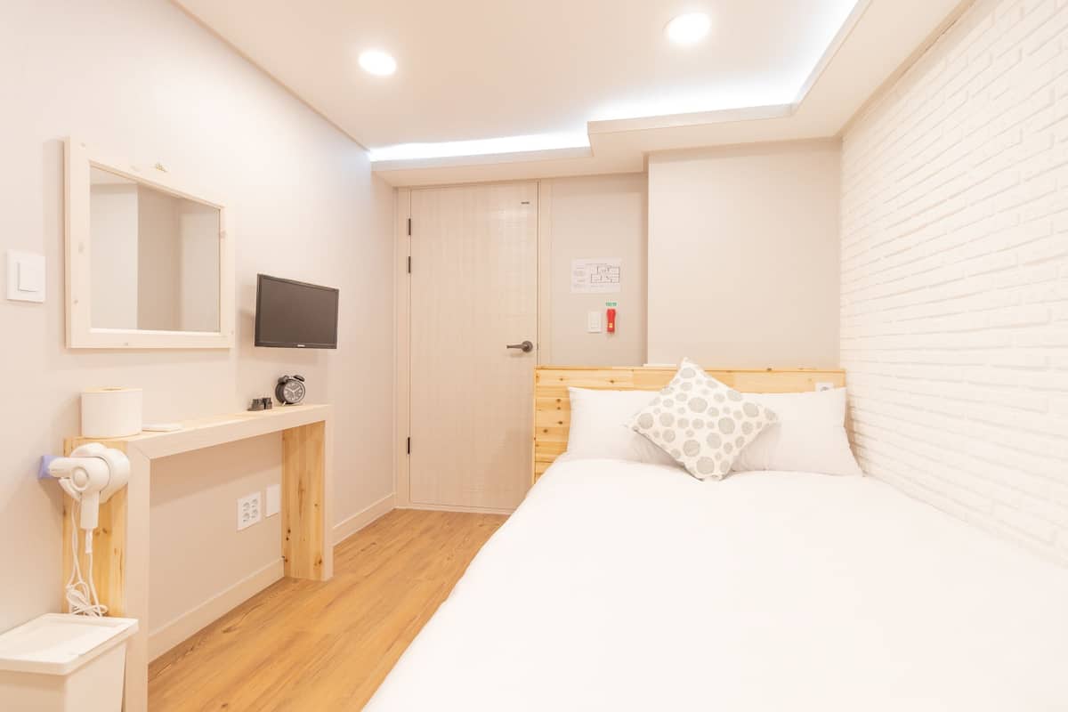 Deluxe Double Room, 1 Double Bed, Non Smoking | Blackout drapes, soundproofing, free WiFi