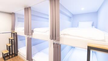 Dormitorio compartido Premium, solo para mujeres, para no fumadores | Cortinas blackout, wifi gratis y ropa de cama