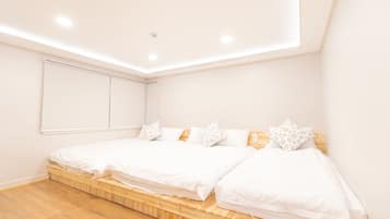 Blackout drapes, soundproofing, free WiFi