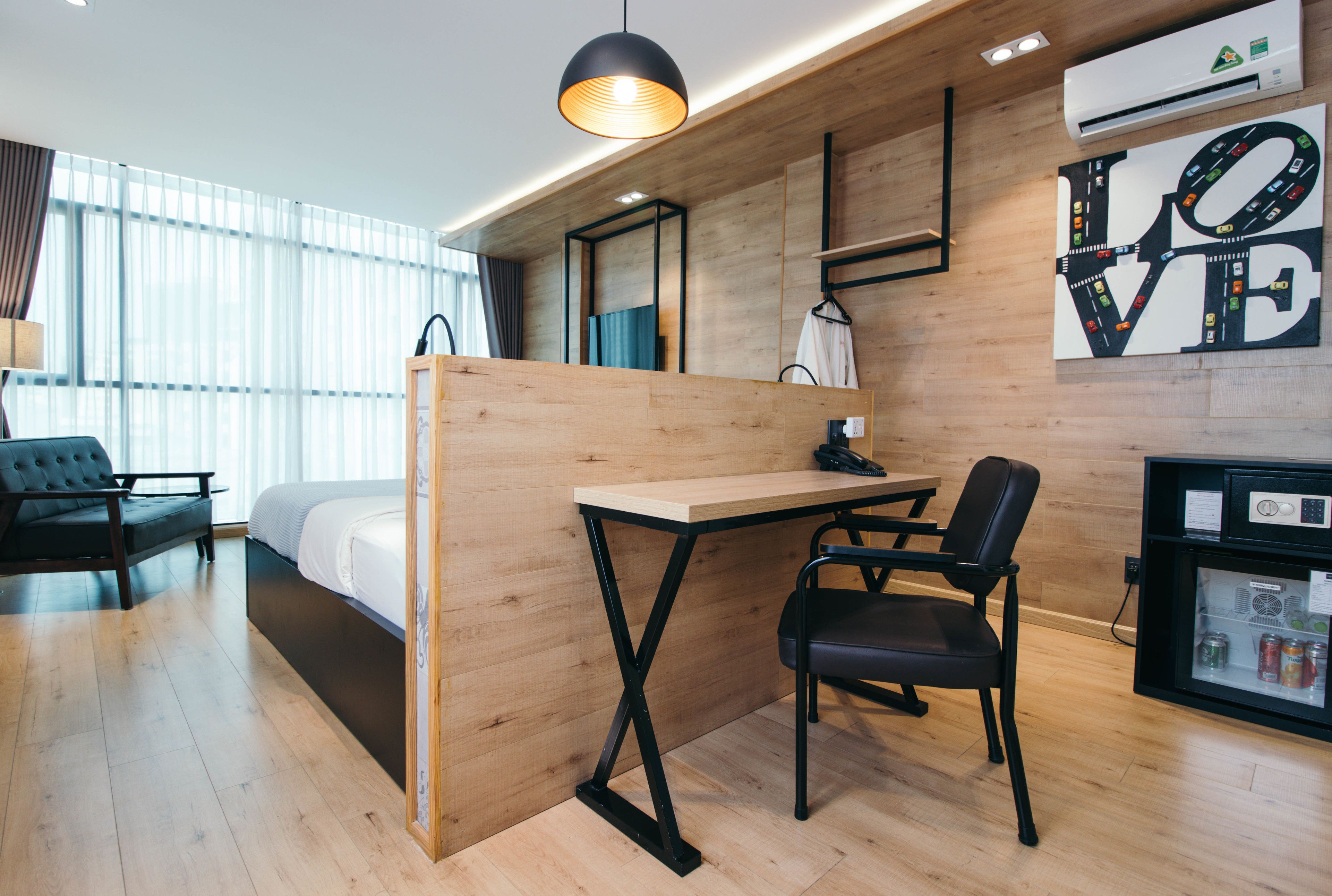 panoramic double room | in-room safe, individually decorated, individually furnished, desk