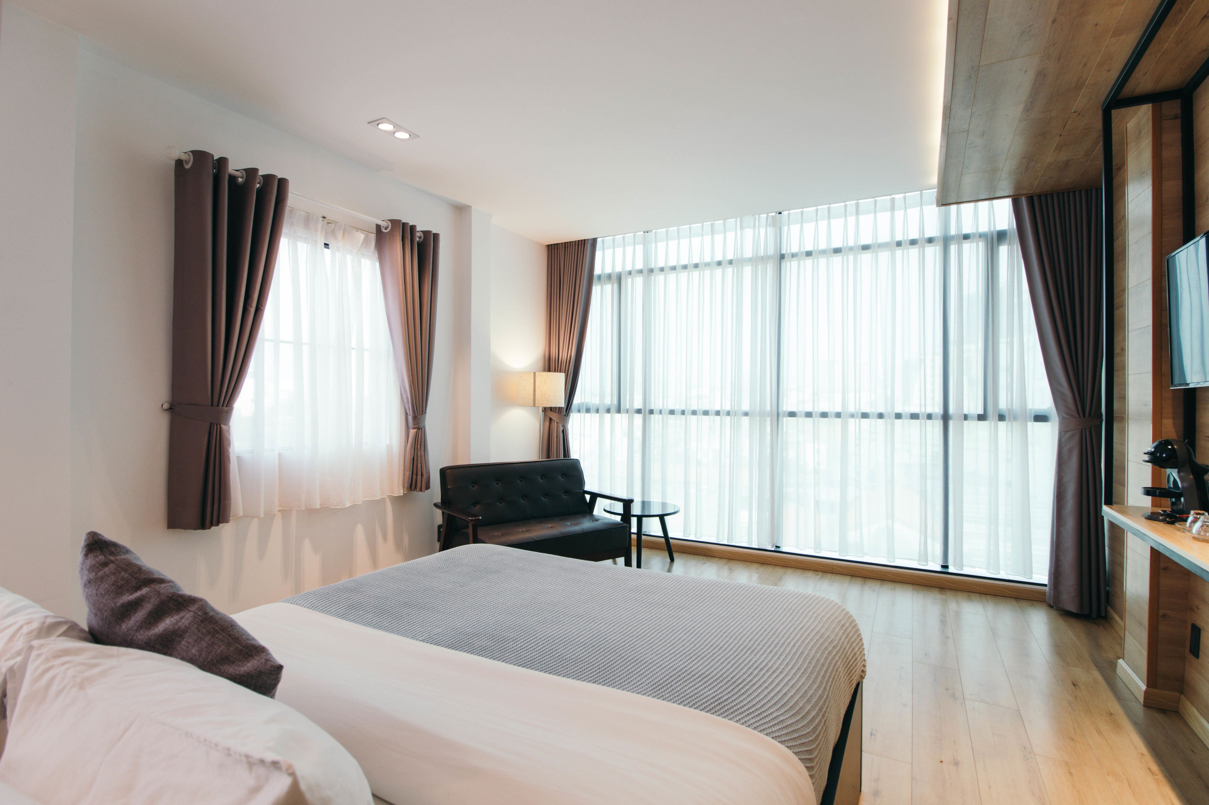 panoramic double room | in-room safe, individually decorated, individually furnished, desk