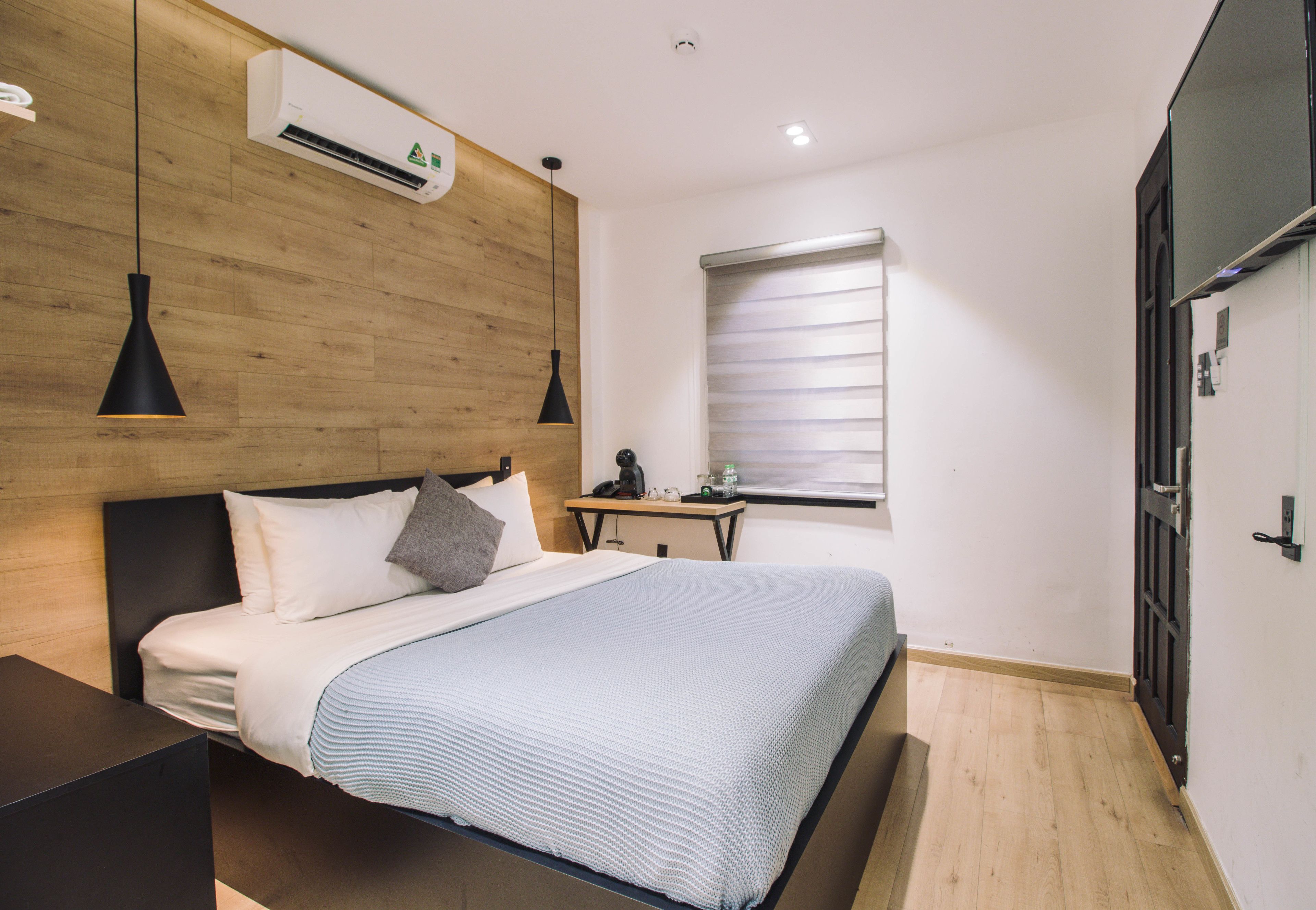 in-room safe, individually decorated, individually furnished, desk