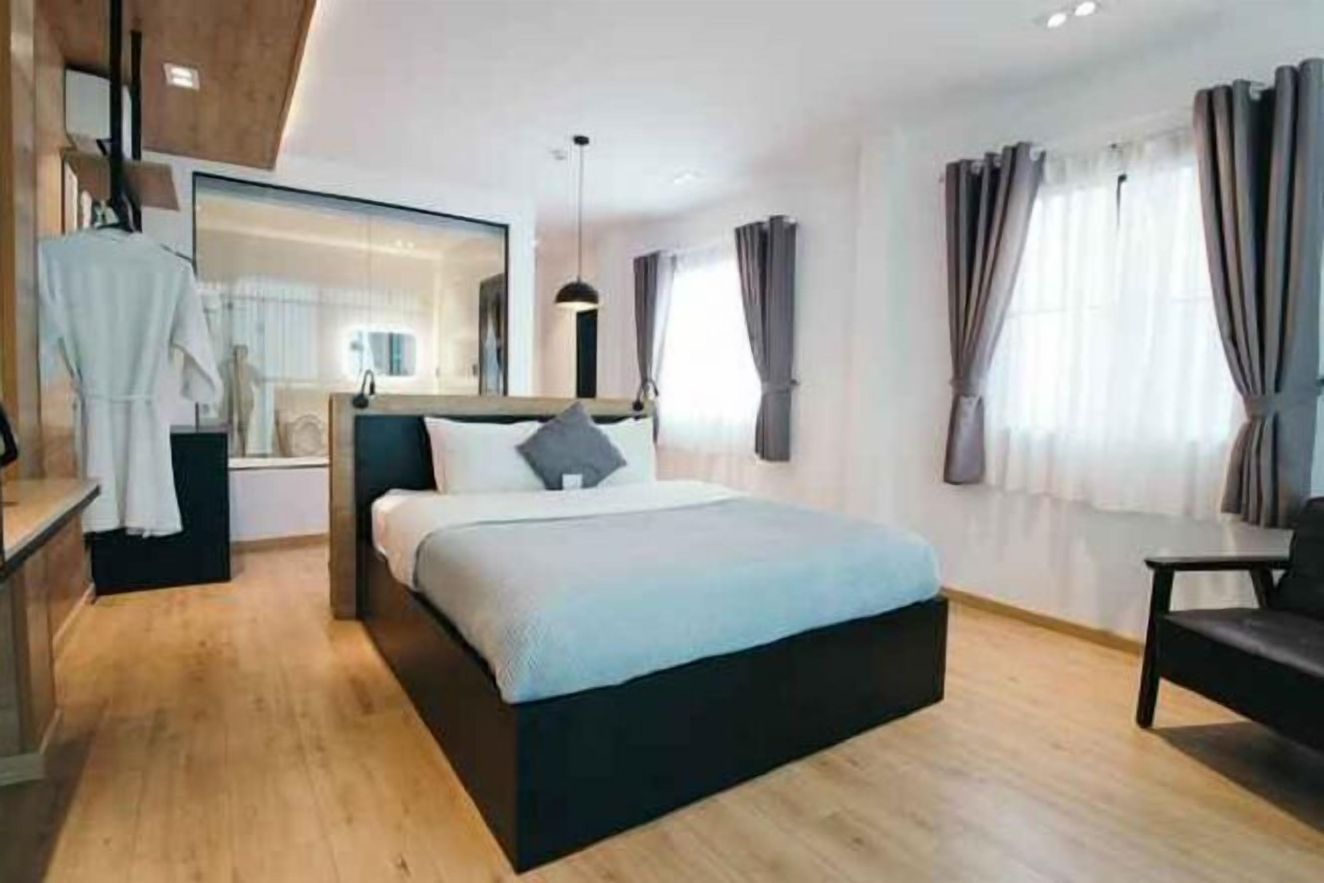 In-room safe, individually decorated, individually furnished, desk