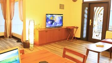 Televisor de pantalla plana de 32 polzades amb canals digitals