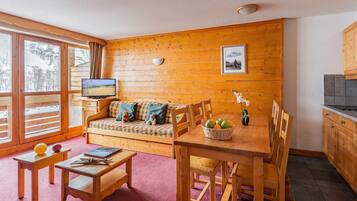 Télévision, cheminée