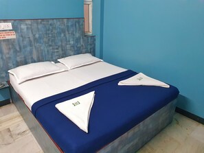 1 soverom, sengetøy av topp kvalitet, individuelt innredet og skrivebord