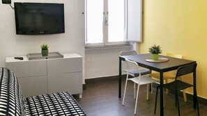 Family Suite, 1 Queen Bed with Sofa bed | Living area | Flat-screen TV - Fermata MONTESANTO (Naples)