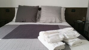 Verdunkelungsvorhänge, kostenloses WLAN, Bettwäsche