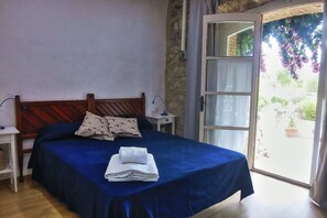 2 bedrooms, iron/ironing board, travel cot, free WiFi