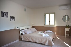 1 habitación, tabla de planchar con plancha y acceso a internet 