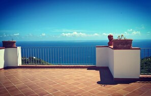 Terrace/patio - La Colombella. Sea view apartment in Ischia. (Barano D'ischia)
