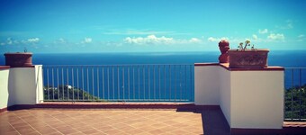 Appartamento con terrazza panoramica a Ischia.