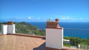 Terrace/patio - La Colombella. Sea view apartment in Ischia. (Barano D'ischia)