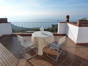Outdoor dining - La Colombella. Sea view apartment in Ischia. (Barano D'ischia)
