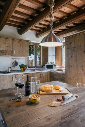 OLIVO apartment, 180 sqm, with private porch and shared swimming pool.