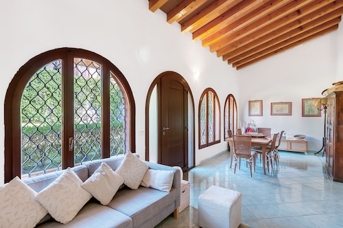 Villa La Guardiola, 11 beds 50 meters from the beach. Discount ferry.