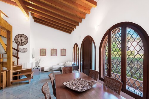 Villa La Guardiola, 11 beds 50 meters from the beach. Discount ferry.
