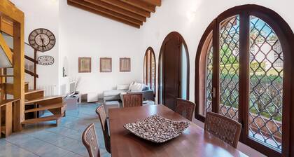 Villa La Guardiola, 11 beds 50 meters from the beach. Discount ferry.