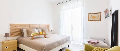 2 bedrooms, iron/ironing board, travel cot, WiFi