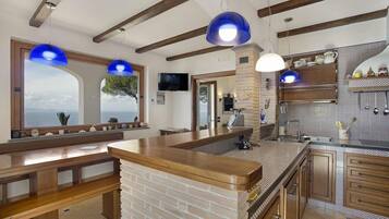 KĂŒhlschrank, Mikrowelle, Ofen, Herdplatte