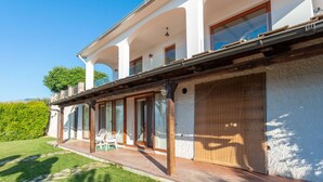 A two-story building with a covered patio and a wooden deck. - MyExclusiveItaly - Luxury Villa with breathtaking Seaview,pool,BBQ (Sorrento)