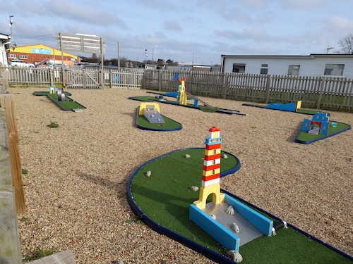 Huisdiervriendelijke, semi-vrijstaande 2 bed chalet op California Sands in de buurt van Norfolk Broads