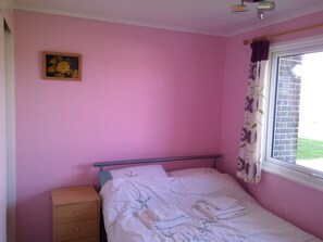 2 bedrooms, iron/ironing board, bed sheets