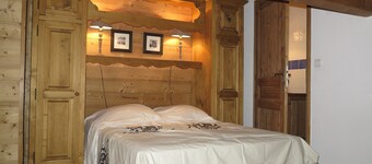 Typical chalet, combining the charm of wood and stone, overlooking the Isère river
