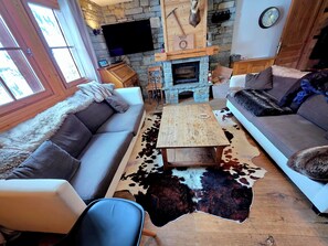 TV, fireplace, DVD player - Typical chalet, combining the charm of wood and stone, overlooking the Isère river (Tignes)