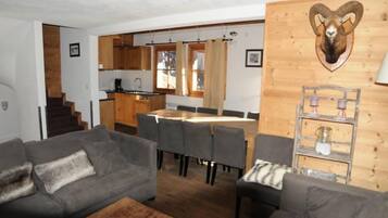 TV, fireplace, DVD player