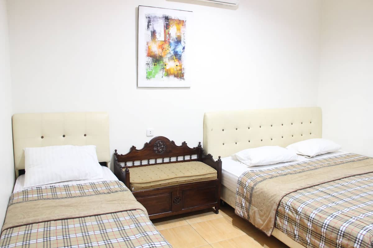 Desk, laptop workspace, free WiFi, bed sheets