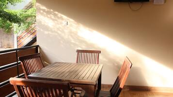 TĂ€gliches einheimisches FrĂŒhstĂŒck (25000 IDR pro Person)