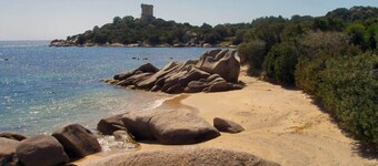 House for 10 people, 200m walk from the sea. Exceptional setting, not overlooked