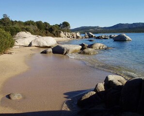 Beach nearby - House for 10 people, 200m walk from the sea. Exceptional setting, not overlooked (Pianottoli-Caldarello)