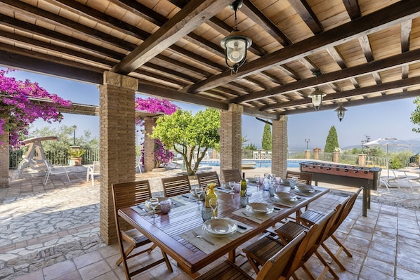 Outdoor dining