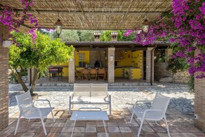 Outdoor dining - Villa La Casetta with private pool just 20 minutes from the beaches of Terracina (Sonnino)