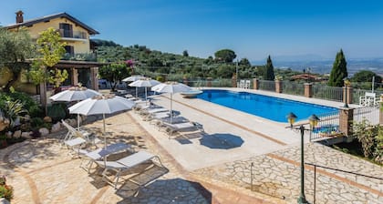 Villa La Casetta con piscina privada a sólo 20 minutos de las playas de Terracina