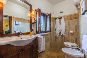 Bathtub, hair dryer