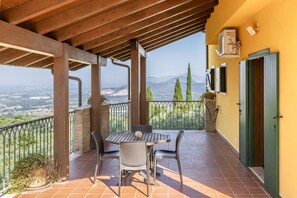 تناول الطعام بالخارج