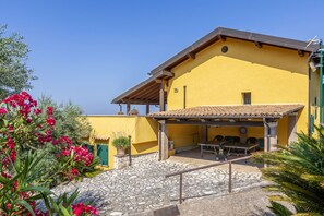 Exterior - Villa La Casetta with private pool just 20 minutes from the beaches of Terracina (Sonnino)