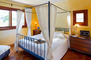 5 bedrooms, in-room safe, iron/ironing board, free WiFi