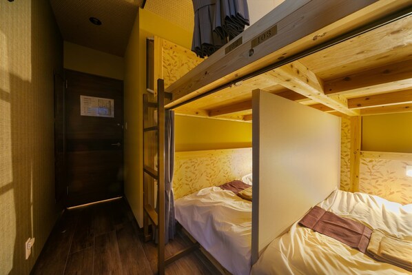 Room (  A  )