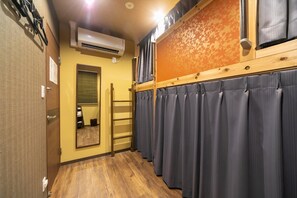 Room (  B  ) | 1 bedroom, free WiFi, bed sheets